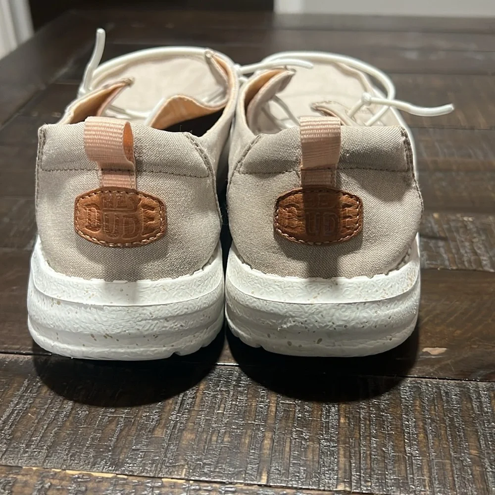 Big kids size J6 Hey Dudes